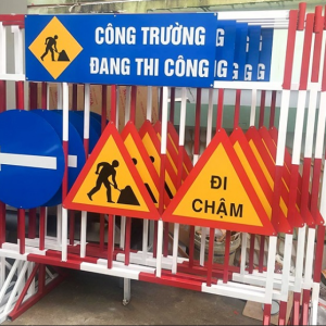 CỘT BIỂN BÁO GIAO THÔNG